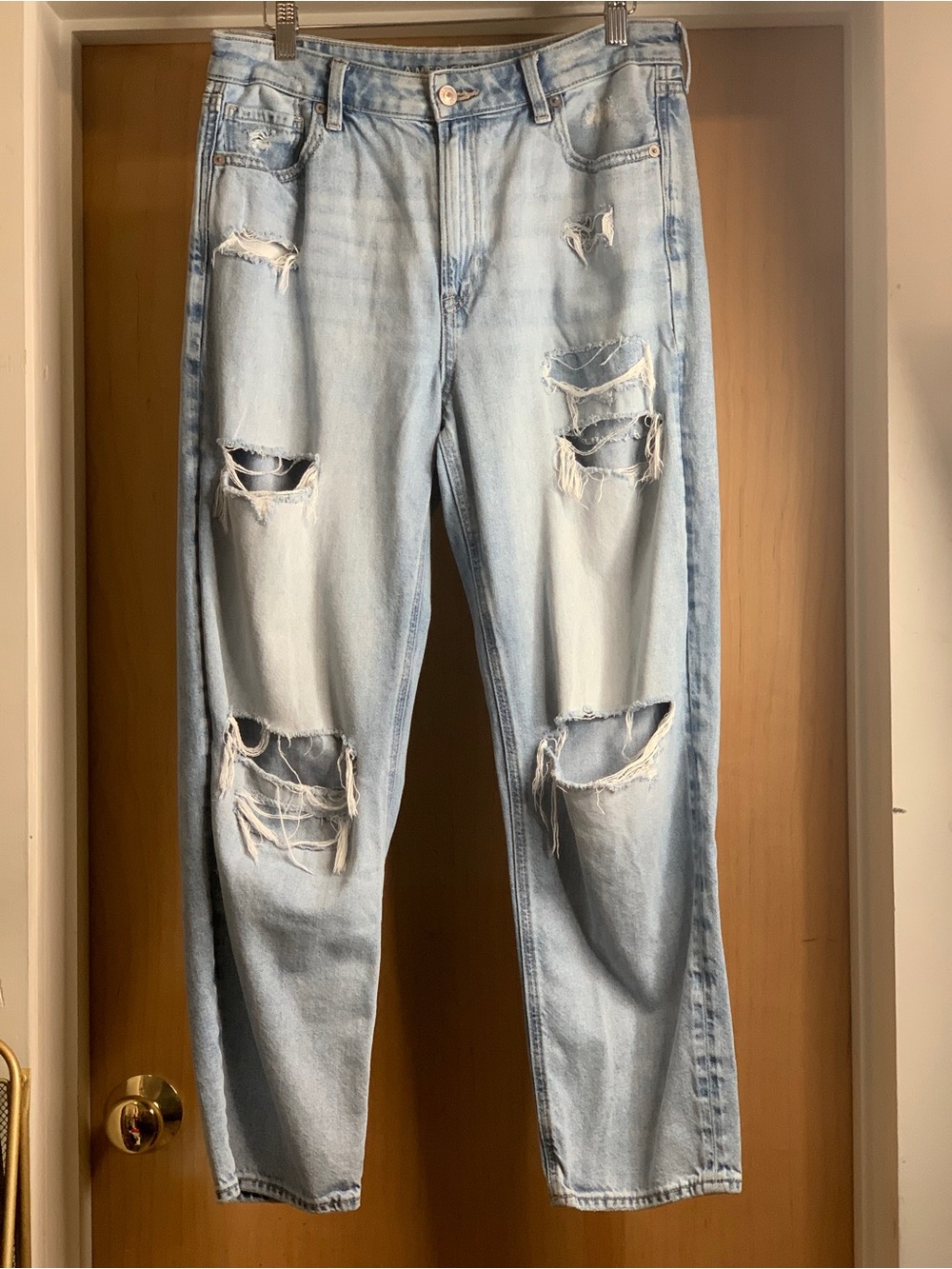 American Eagle Light Distressed women’s Mid-Rise Jeans Size-10 Distressed Street